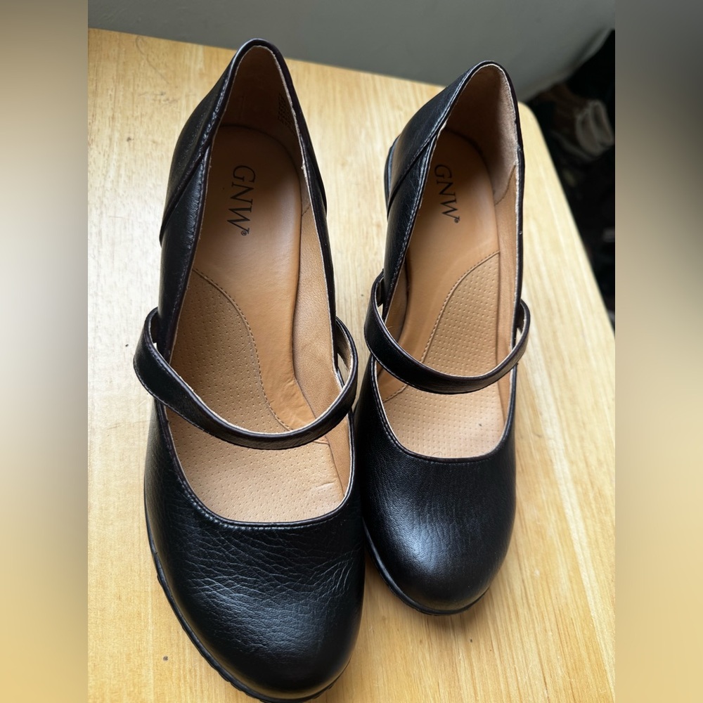 GNW Black leather round toe Mary Jane kitten heel Anna Pumps - 7 1/2